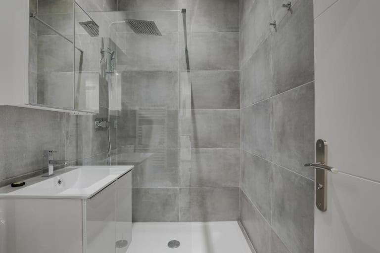 شقة Guestready - 1-Br, 5 Minutes From Train Station ليون المظهر الخارجي الصورة